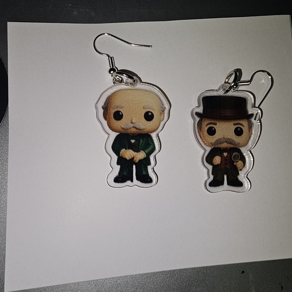 Charming Wizard Of Oz Character Earrings The Wizard in Green and Black - Picture 3 of 4